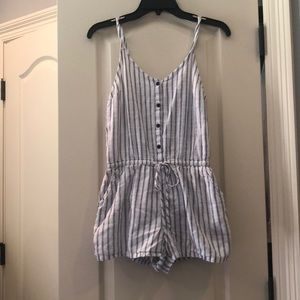 Old Navy Stripped Romper WITH POCKETS